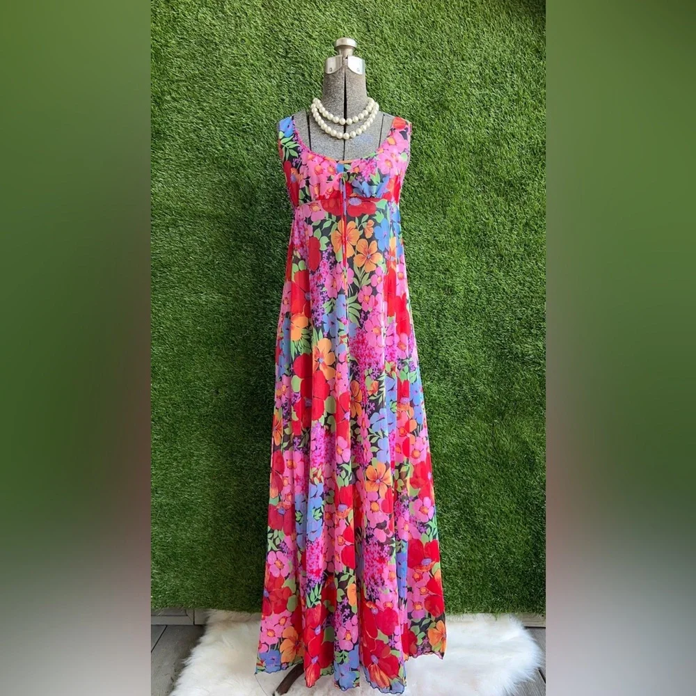 Vintage Olga , SLEEPING PRETTY 70s floral maxi nightgown Size 36